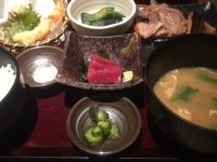肉あり魚あり野菜あり、盛りだくさんな咲くら御膳。「咲くら　横浜店」